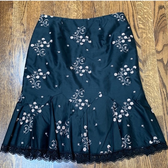 Nanette Lepore Dresses & Skirts - 🌸VINTAGE NANETTE LEPORE silk floral embroidery skirt